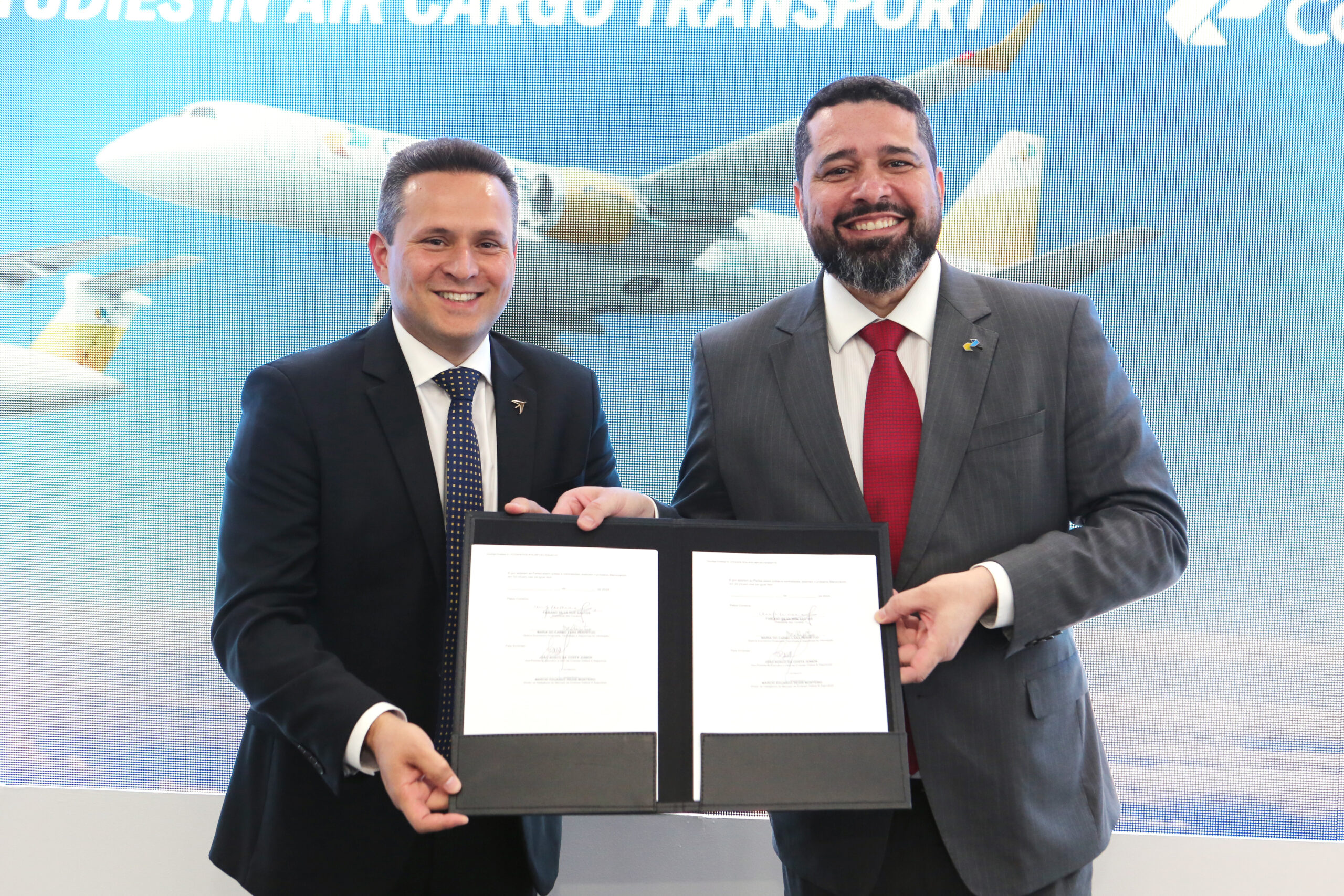 Correios e Embraer assinam contrato